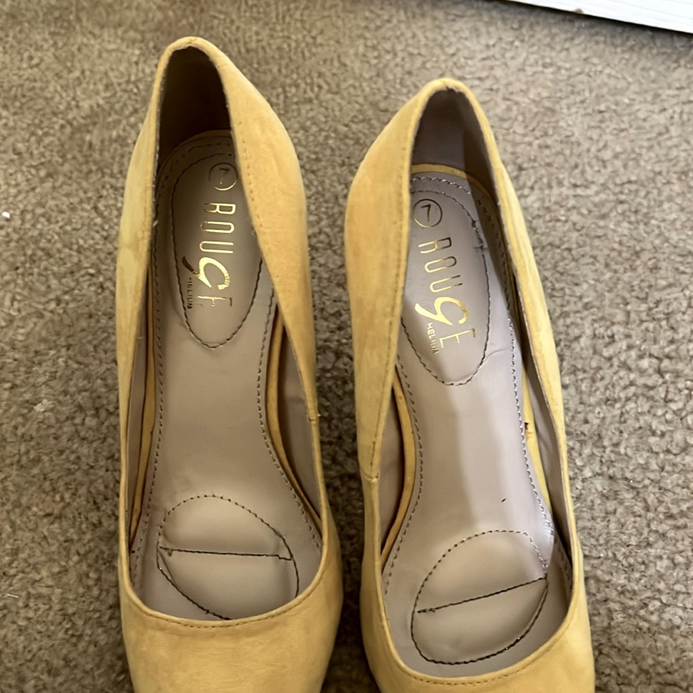 Yellow heel